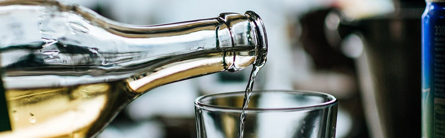 drewniane stojaki na wino